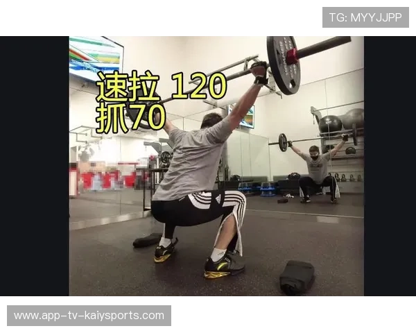 举重选手加强专项爆发力训练 举重选手加强专项爆发力训练
