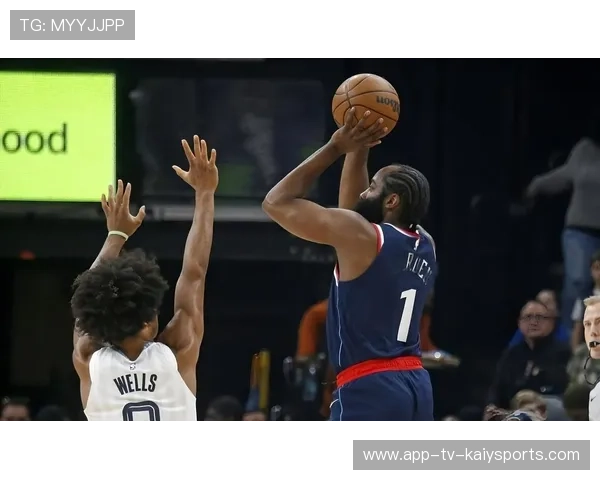 快船四连败炸雷！泰伦卢点名哈登防守，最后10分钟不换人惹众怒，快船想把哈登交易过来