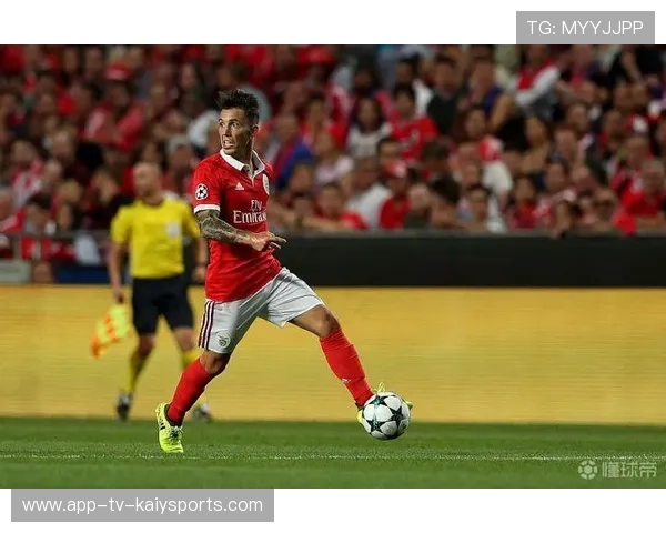 判罚压迫，但格里马尔多说内心更强大的力量让我们赢下比赛，亚历克斯·格里马尔多